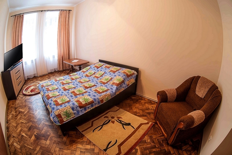 Уютная 1-ком.кв. в 10мин. ходьбы пешком к Оперному... #9