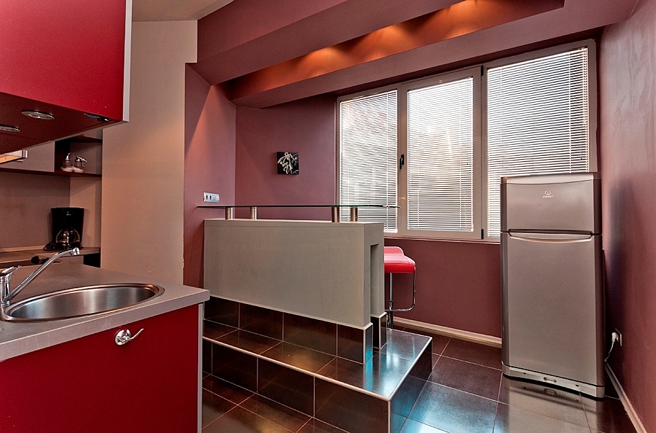 Квартира отделана в глубоких, приятных глазу цвета... #2