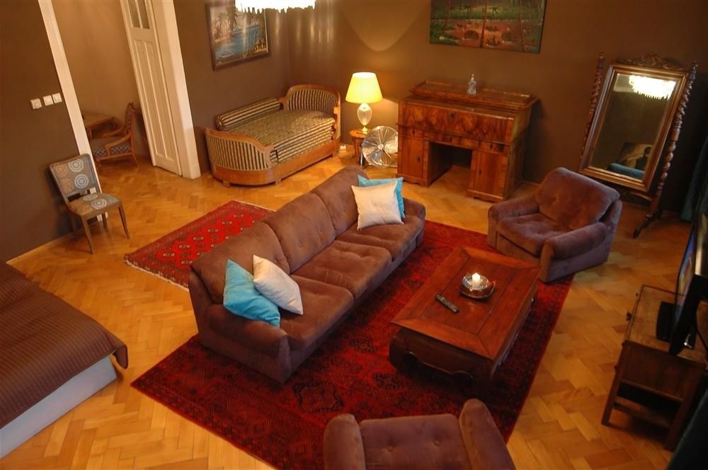 Приятная теплая квартира в стиле арт-деко #3