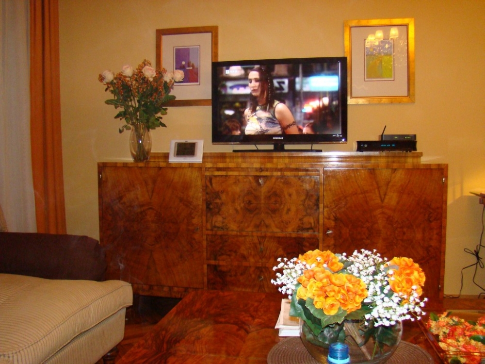 Приятная теплая квартира в стиле арт-деко #8