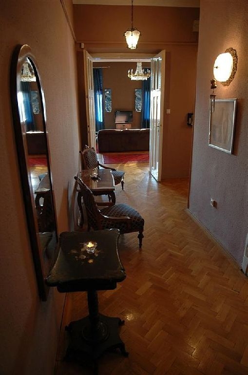 Приятная теплая квартира в стиле арт-деко #10