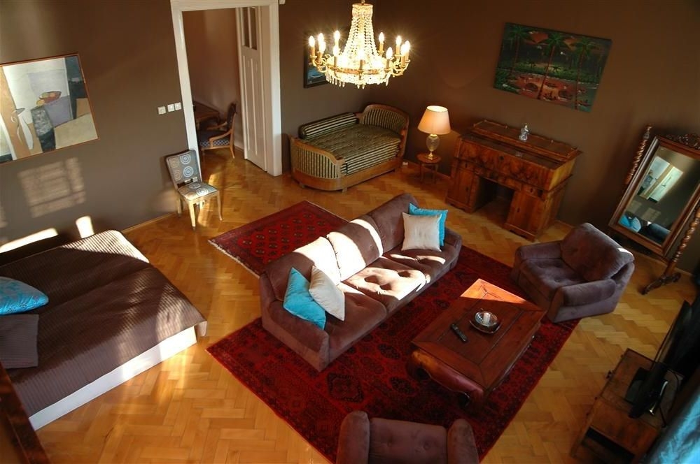 Приятная теплая квартира в стиле арт-деко #13