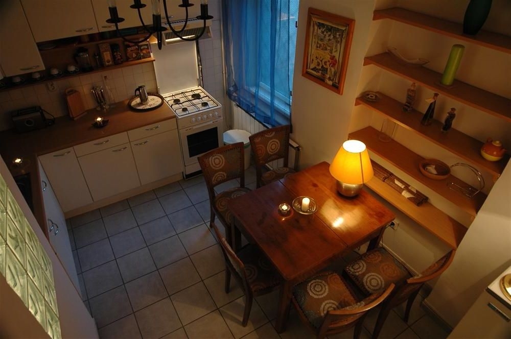 Приятная теплая квартира в стиле арт-деко #14