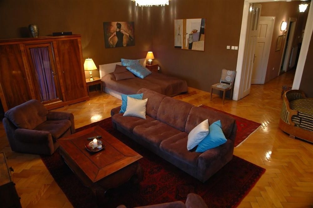 Приятная теплая квартира в стиле арт-деко #15