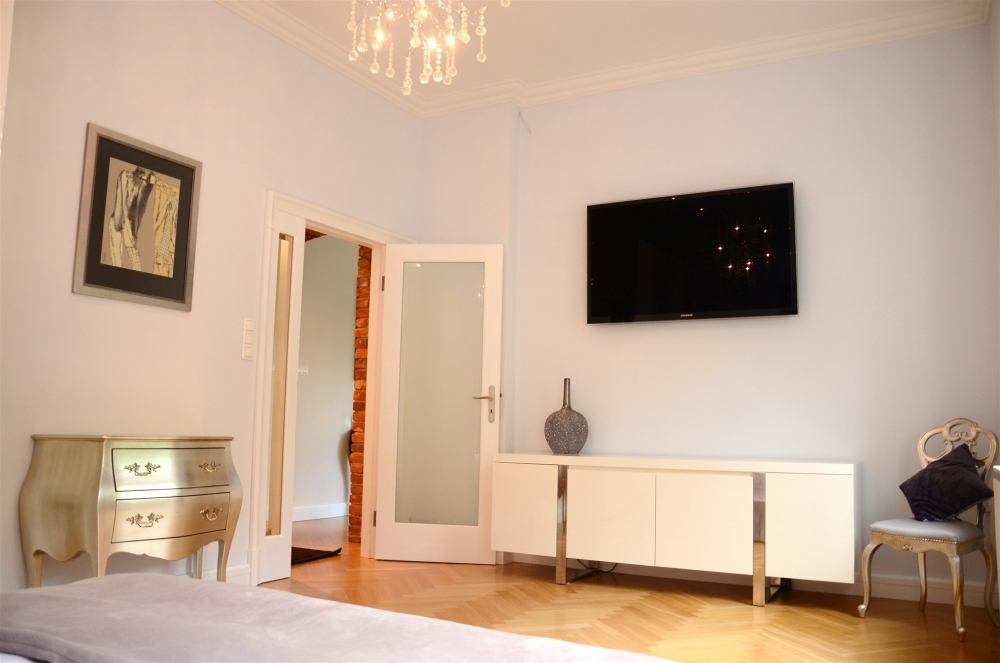 Просторная, изысканная и в то же время лаконичная... #10