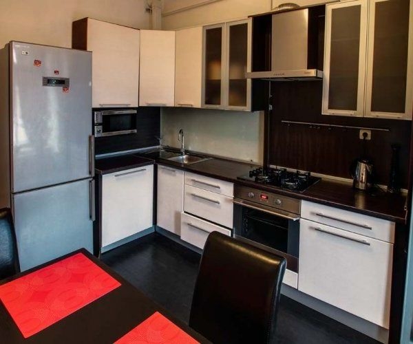 Лаконичная квартира для шести человек в стиле хай-... #2