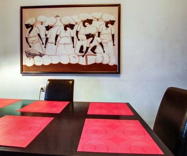 Лаконичная квартира для шести человек в стиле хай-... #3