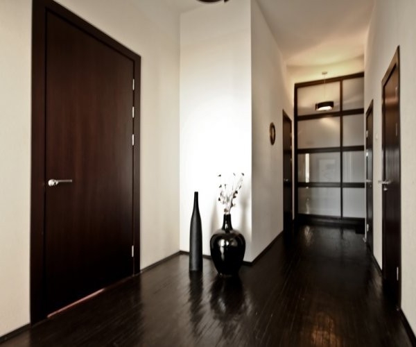 Лаконичная квартира для шести человек в стиле хай-... #4