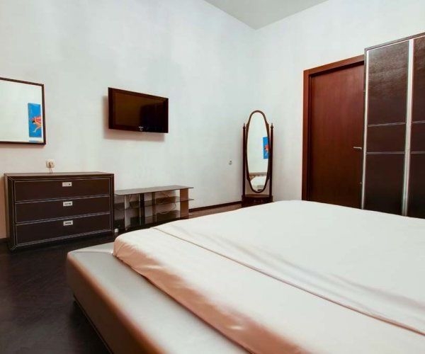 Лаконичная квартира для шести человек в стиле хай-... #5