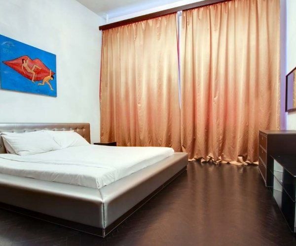 Лаконичная квартира для шести человек в стиле хай-... #7