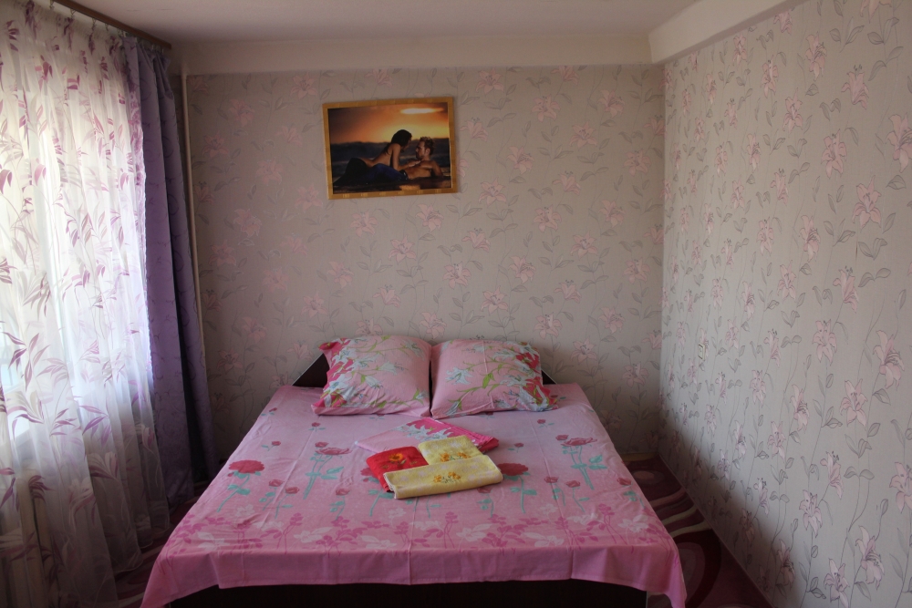 Уютная 2-х ком.квартира с большой 2-х спал.кровать... #3