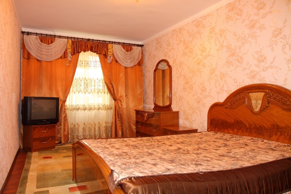 Сдам 2-х комн.квартиру в р-не набережной #3