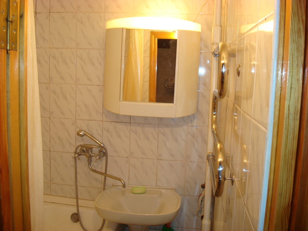 Посуточно и почасово 1-комнатная квартира рядом со... #4