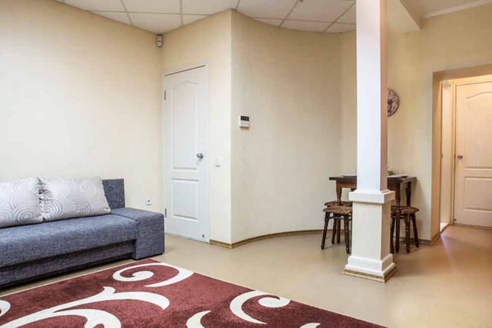 Красивая квартира в самом центре, площадь Свободы #2