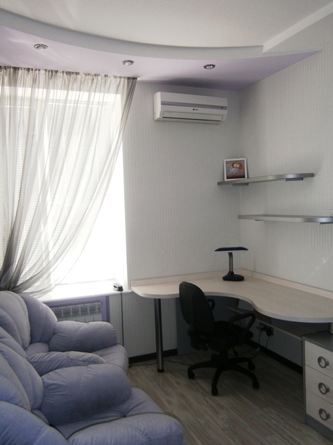 Светлая, просторная, 2-х комнатная квартира, Центр... #6