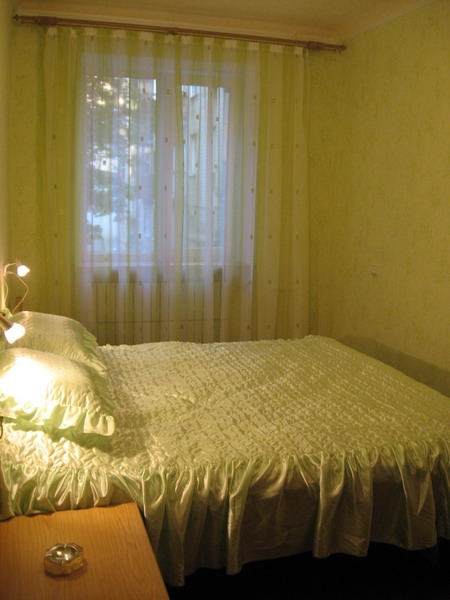 Посуточно 2-комнатная квартира возле метро 