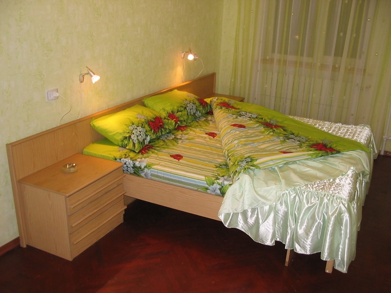 Посуточно 2-комнатная квартира возле метро 