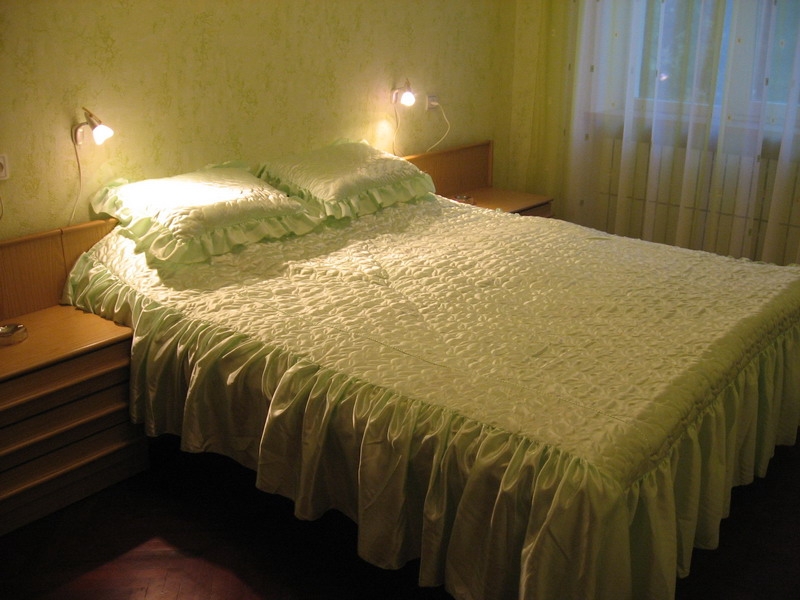 Посуточно 2-комнатная квартира возле метро 