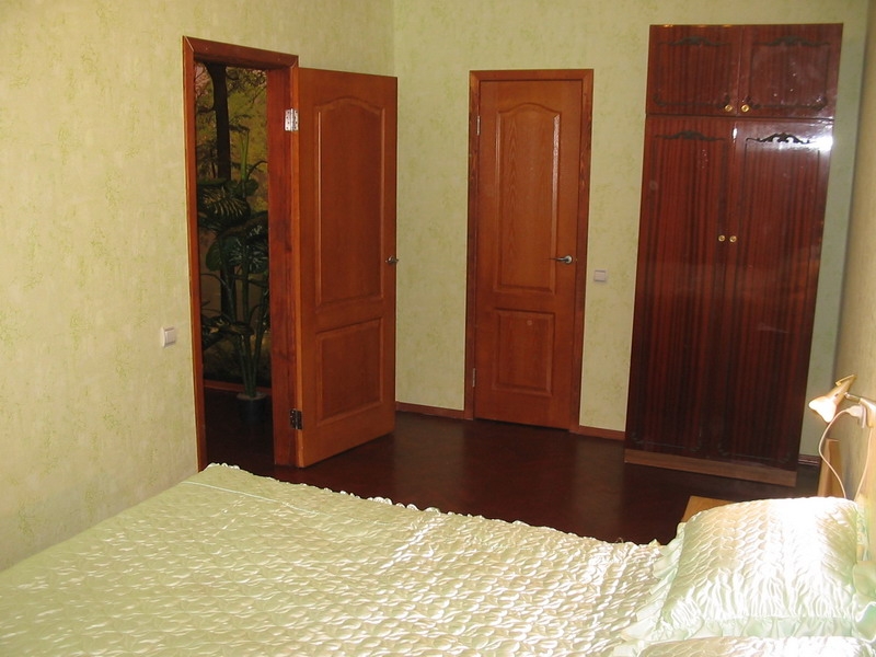 Посуточно 2-комнатная квартира возле метро 