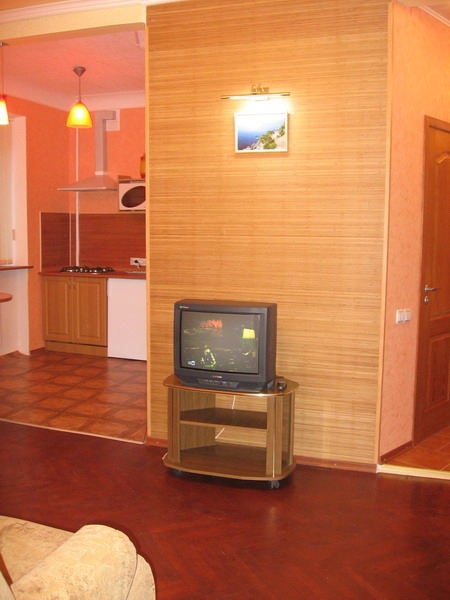 Посуточно 2-комнатная квартира возле метро 