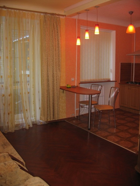 Посуточно 2-комнатная квартира возле метро 