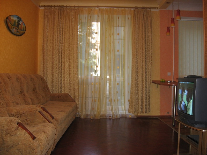 Посуточно 2-комнатная квартира возле метро 