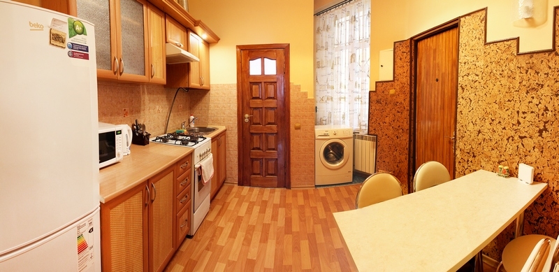 Квартира в центре Львова, King-size кровать  #2