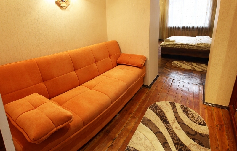 Квартира в центре Львова, King-size кровать  #3