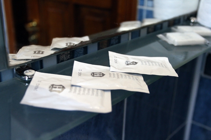 Квартира в центре Львова, King-size кровать  #9