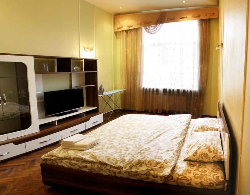 Квартира в центре Львова, King-size кровать  #17