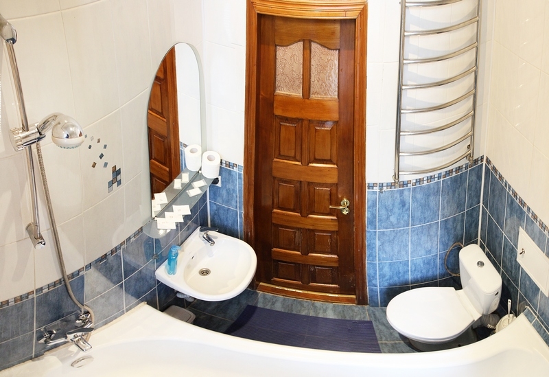 Квартира в центре Львова, King-size кровать  #21