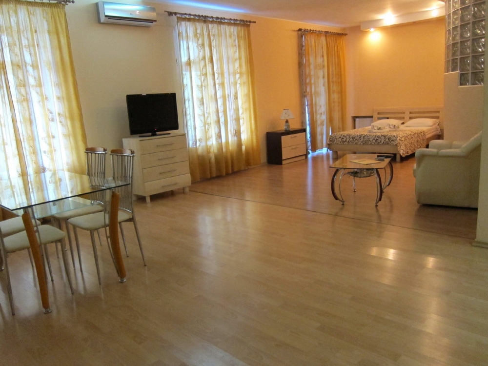 Двухкомнатная квартира на улице Дерибасовской #10