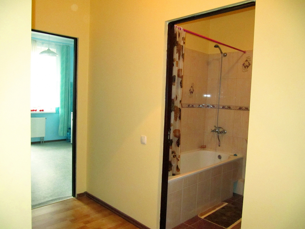 Уютная квартира с новым ремонтом в новостройке #2