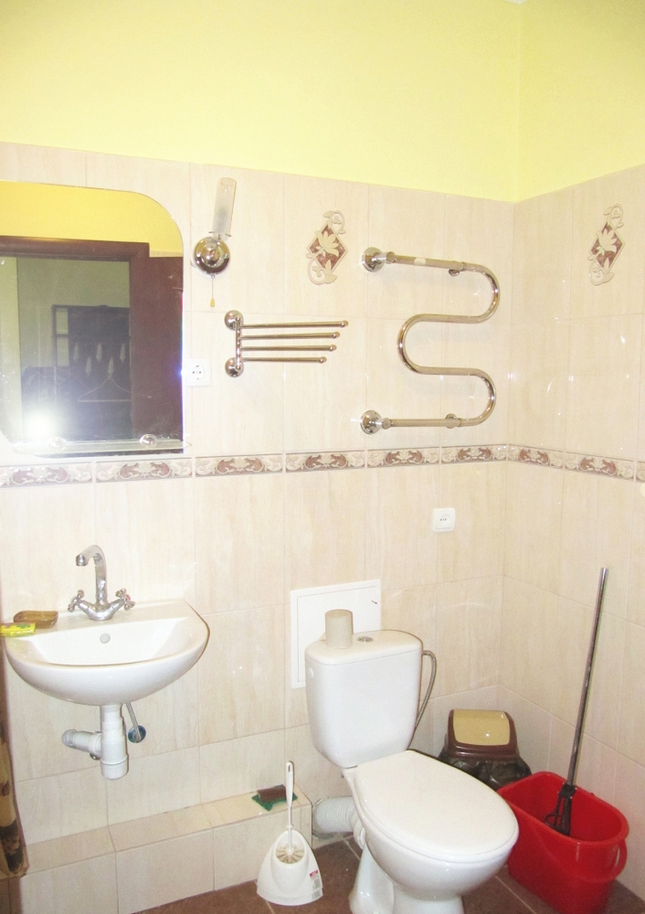 Уютная квартира с новым ремонтом в новостройке #4