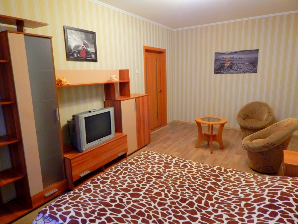 Лукьяновка, 2-комнатная, посуточно #6