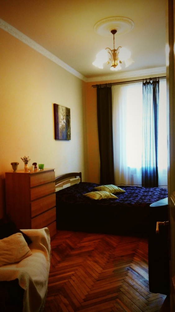 Находиться возле Оперного театра #2