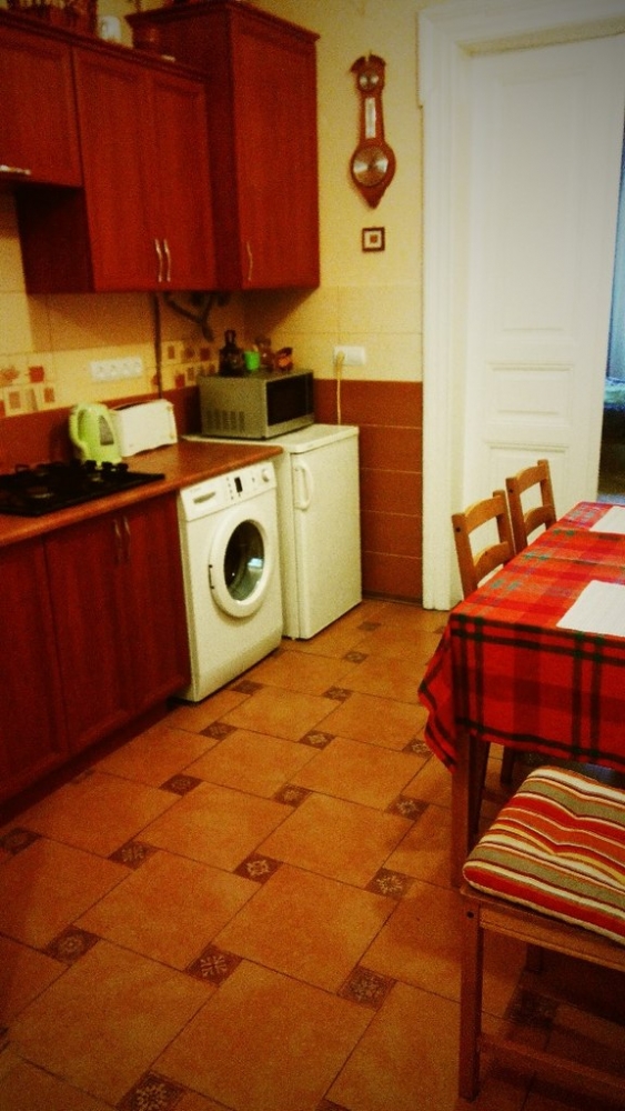 Находиться возле Оперного театра #4