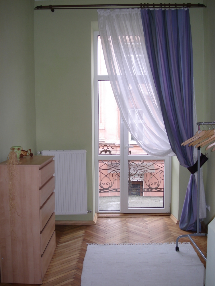 Находиться возле Оперного театра #5