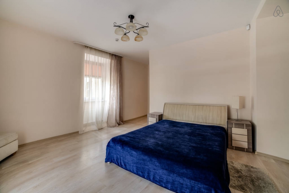 Из окон современной и стильной 2-х комнатной кварт... #17