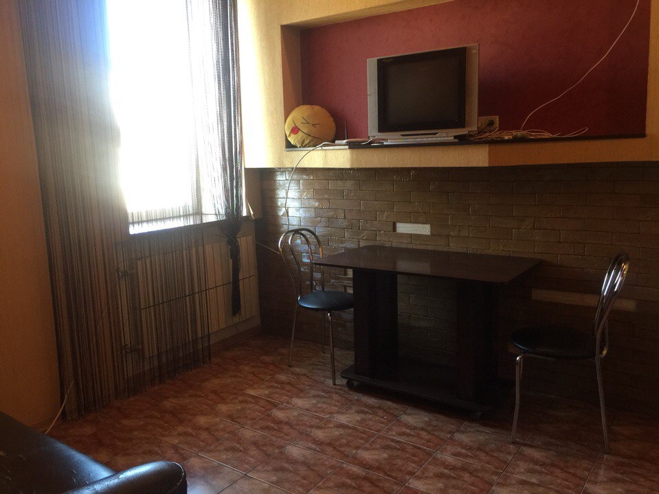 Двухкомнатная квартира рядом с ЖД вокзалом. Посуто... #3