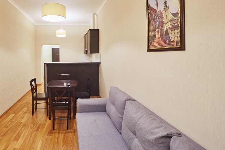 1 хв ходу до Оперного театру, Площі Ринок! #13