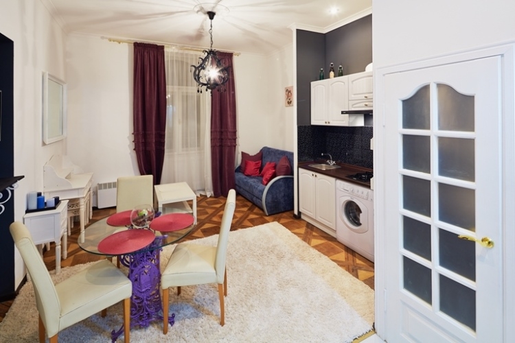 8 хв ходу до Площі Ринок, 10хв ходу до Оперного те... #13