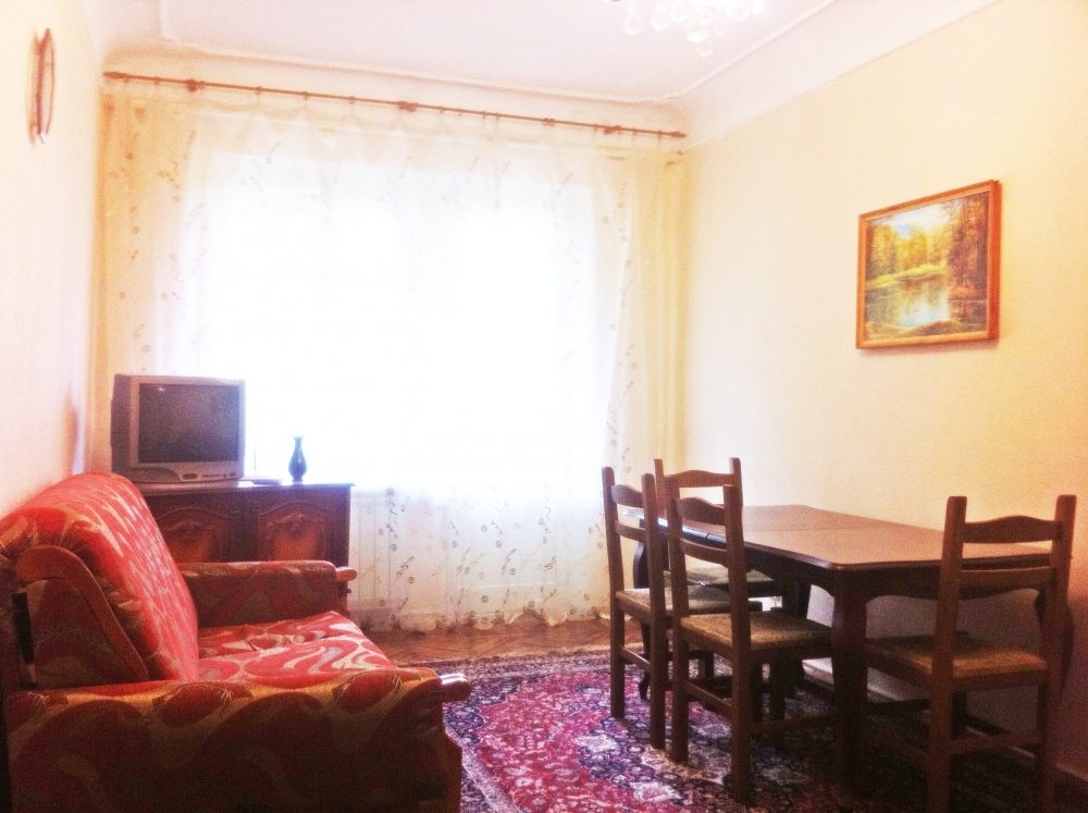 Хорошая 2-комнатная квартира на 6 человек в центре... #8