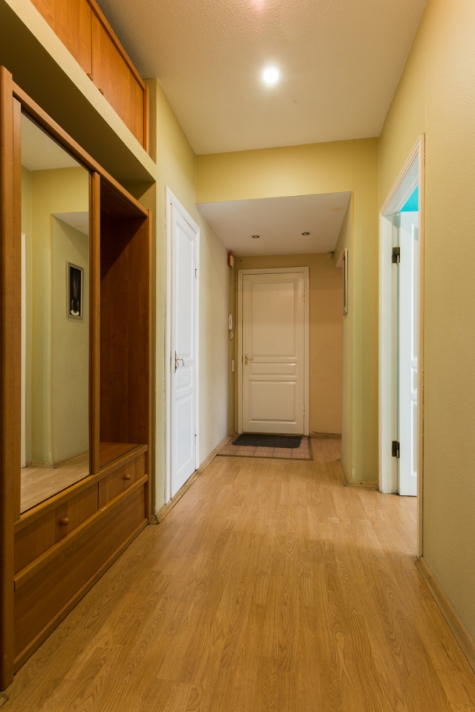 3 комнатная квартира возле ст.м.Советская #9