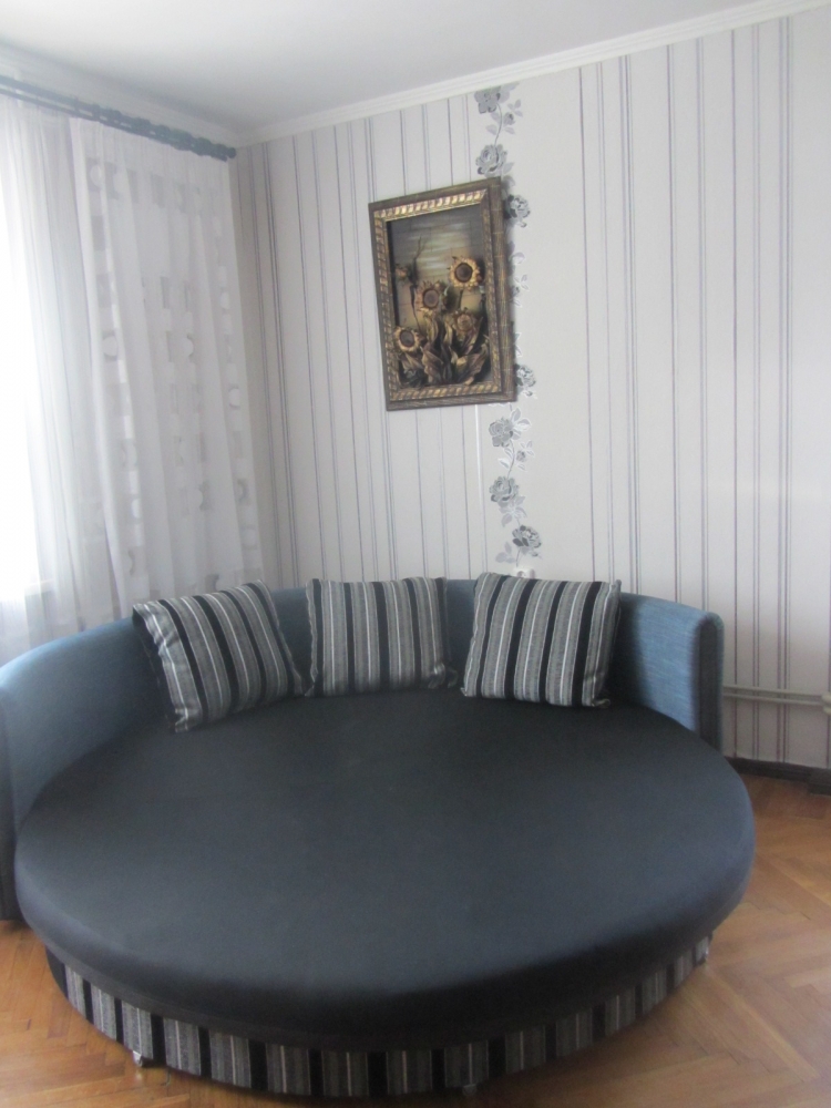 1-комнатная квартира посуточно, в районе фонтана 