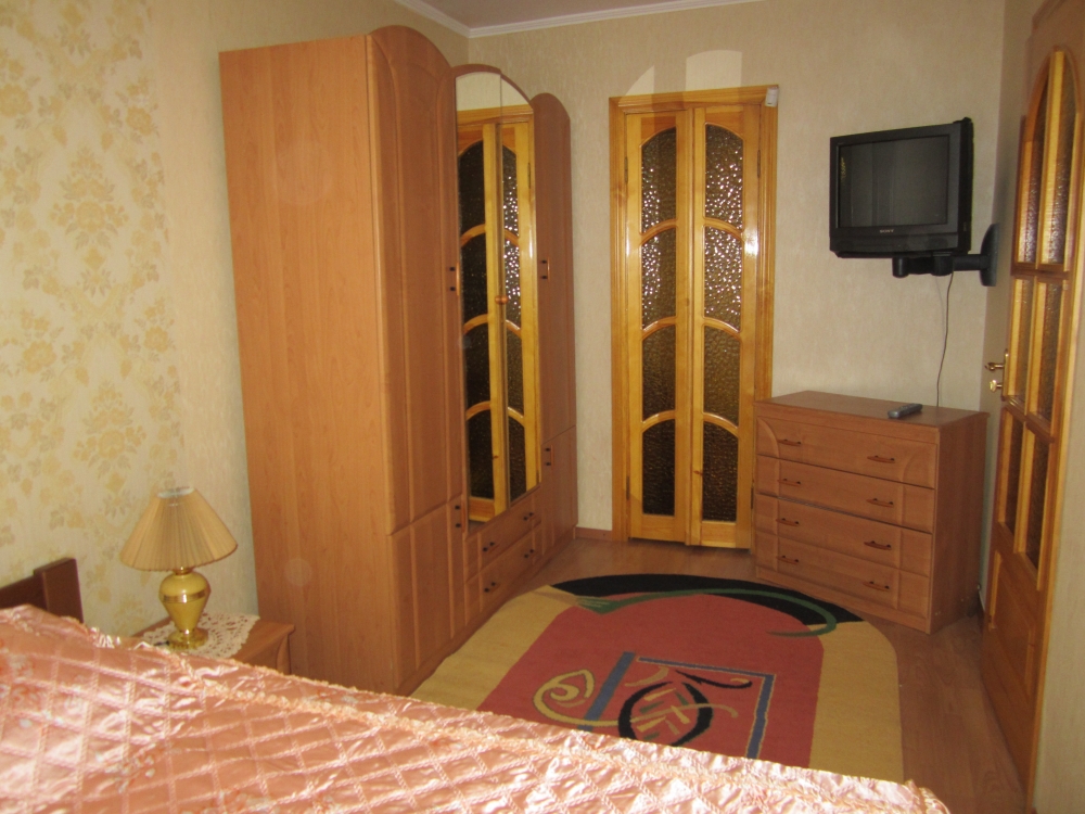 C видом на фонтан Рошен #2