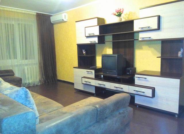 Четырехкомнатная квартира в районе 