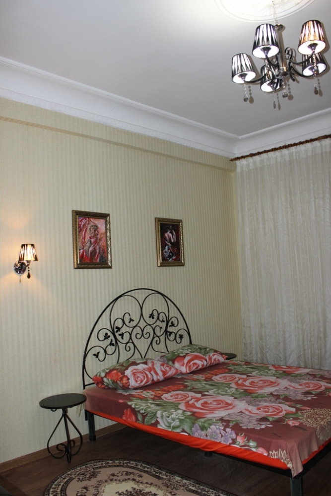 Уютная квартира в самом центре города #2