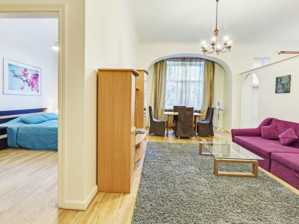 Четырехкомнатная квартира с яркими кроватями #2