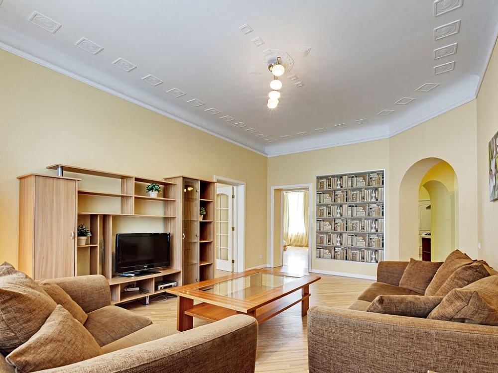 Четырехкомнатная квартира с яркими кроватями #7